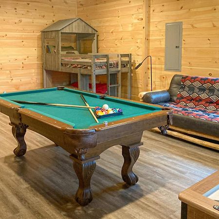 The Lazy Bear Villa Pigeon Forge Bagian luar foto