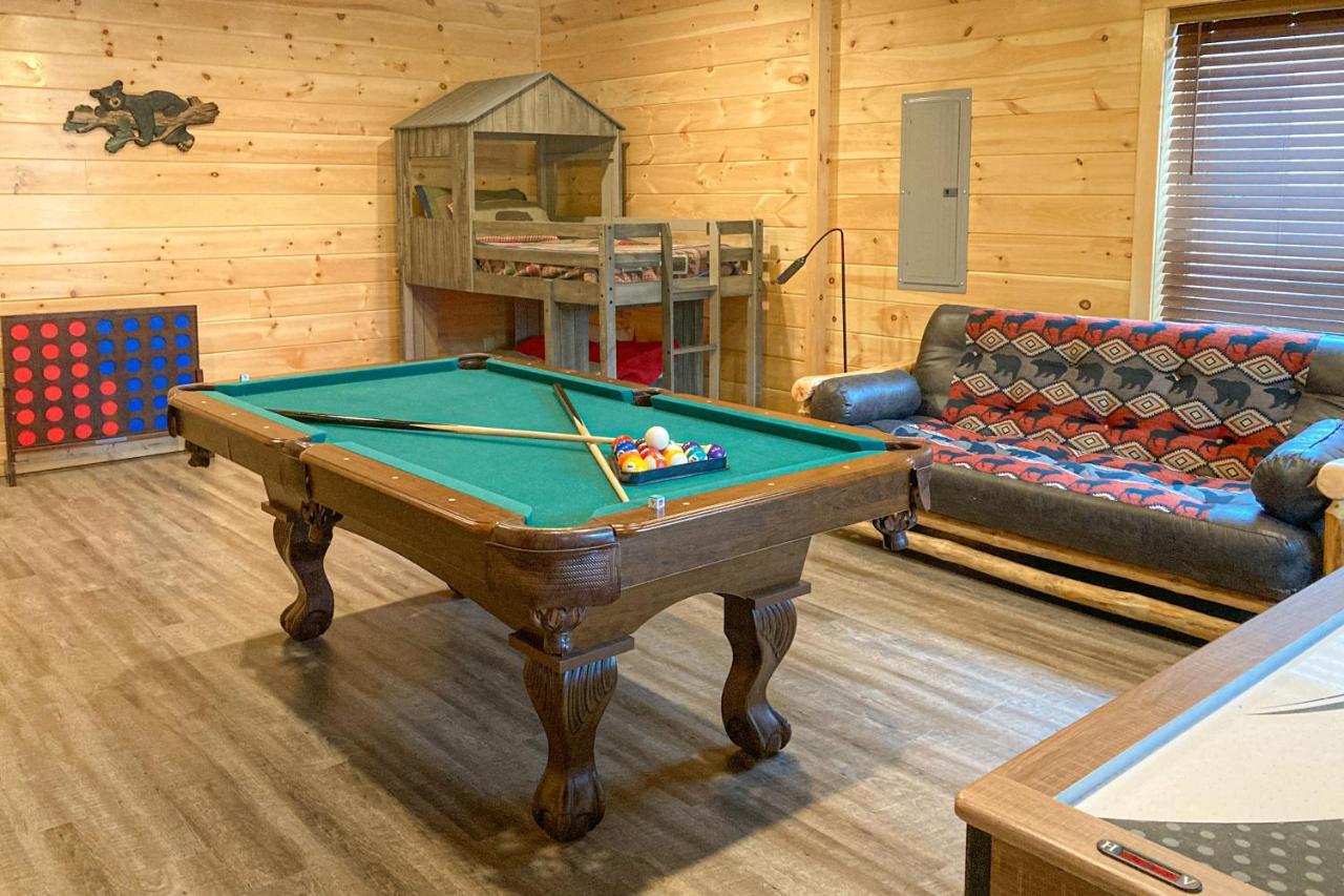The Lazy Bear Villa Pigeon Forge Bagian luar foto