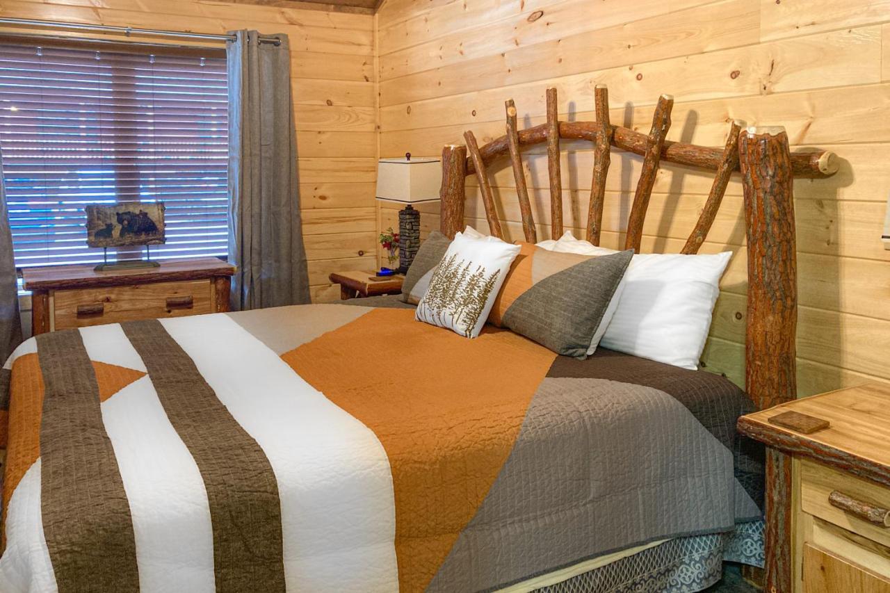 The Lazy Bear Villa Pigeon Forge Bagian luar foto