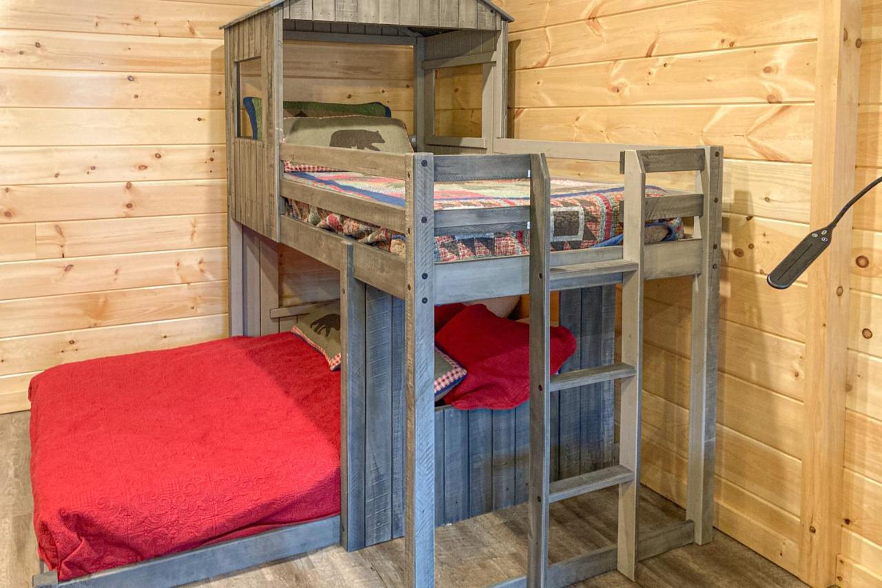 The Lazy Bear Villa Pigeon Forge Bagian luar foto