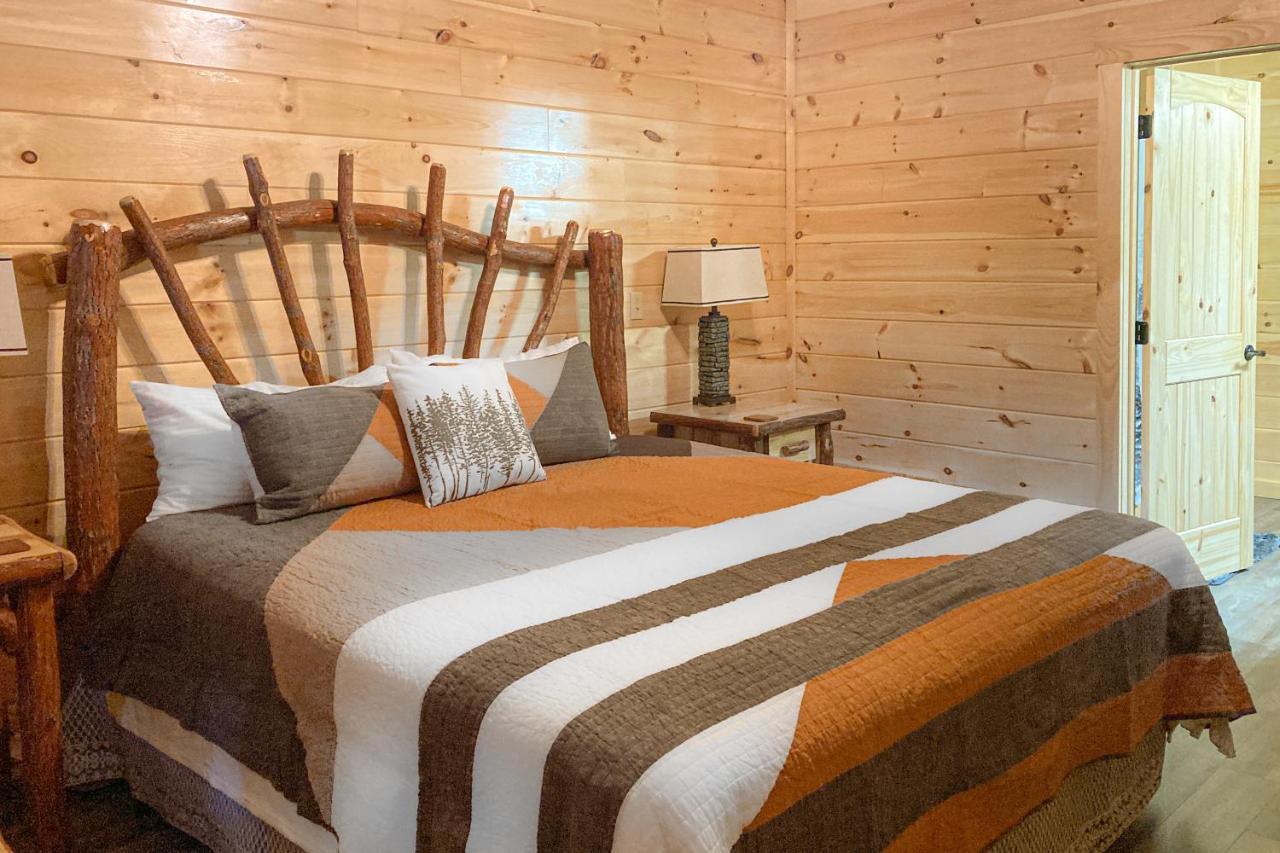 The Lazy Bear Villa Pigeon Forge Bagian luar foto
