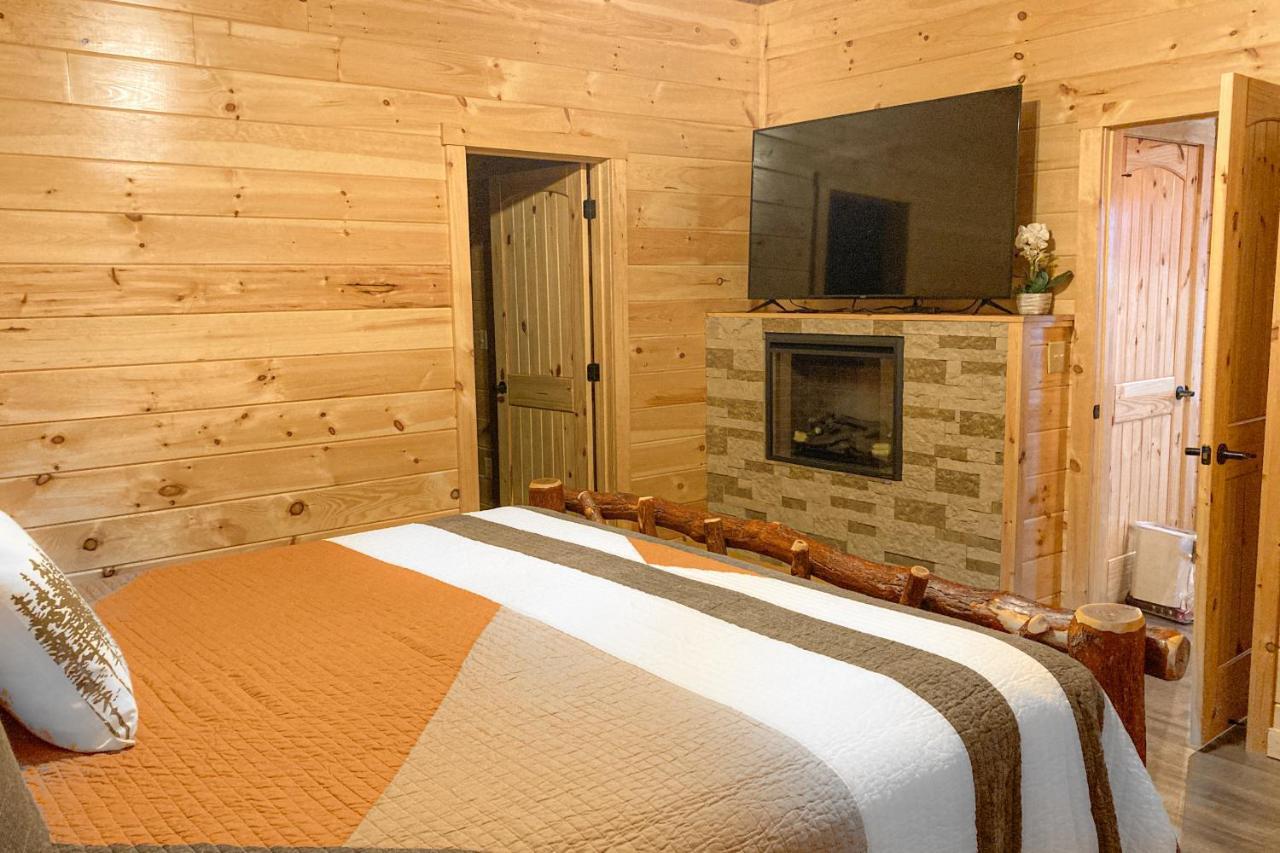 The Lazy Bear Villa Pigeon Forge Bagian luar foto